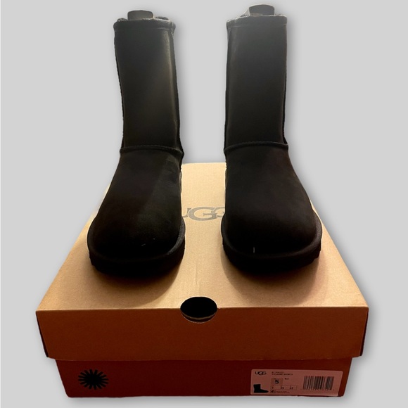 UGG W Classic Short II Black Boots - Picture 2 of 4